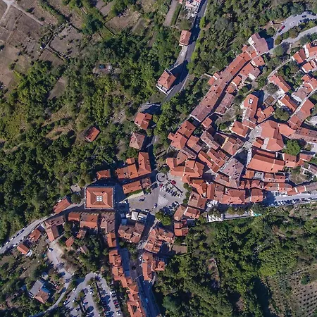 3 Bedroom Cozy In Nedeščina