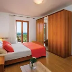 3 Bedroom Cozy In Nedeščina