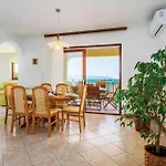 3 Bedroom Cozy In