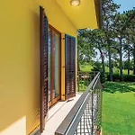 3 Bedroom Cozy In Lägenhet Nedeščina
