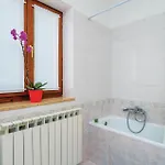 Lägenhet 3 Bedroom Cozy In *
