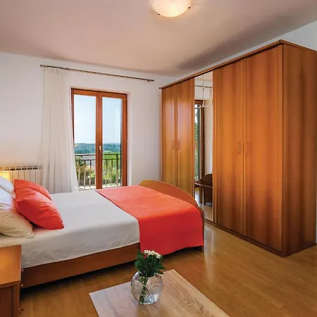 3 Bedroom Cozy In Nedescina