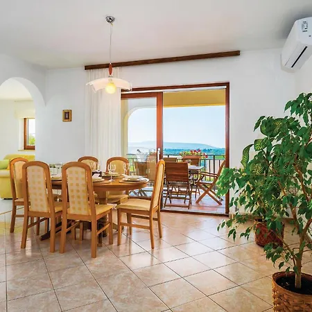 3 Bedroom Cozy In