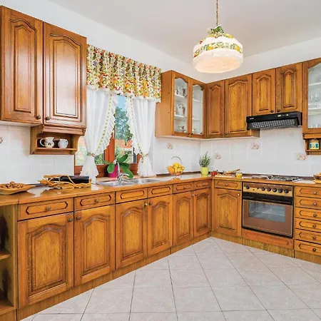 Apartment 3 Bedroom Cozy In