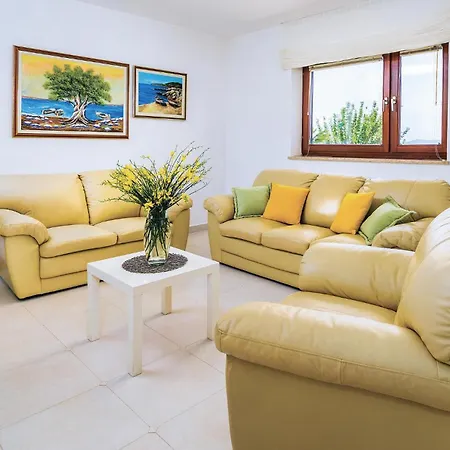 3 Bedroom Cozy In Apartment