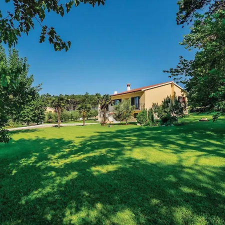 3 Bedroom Cozy In * Nedescina