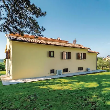 3 Bedroom Cozy In Nedescina