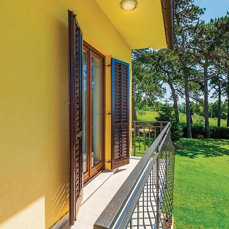 3 Bedroom Cozy In Apartment Nedescina