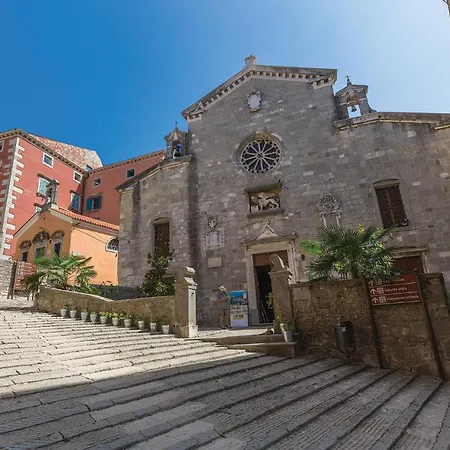 3 Bedroom Cozy In Nedescina