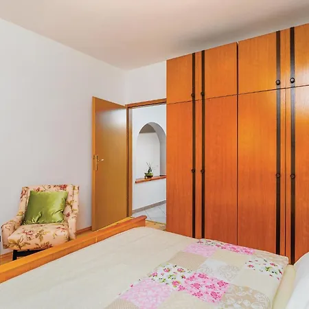 Lägenhet 3 Bedroom Cozy In